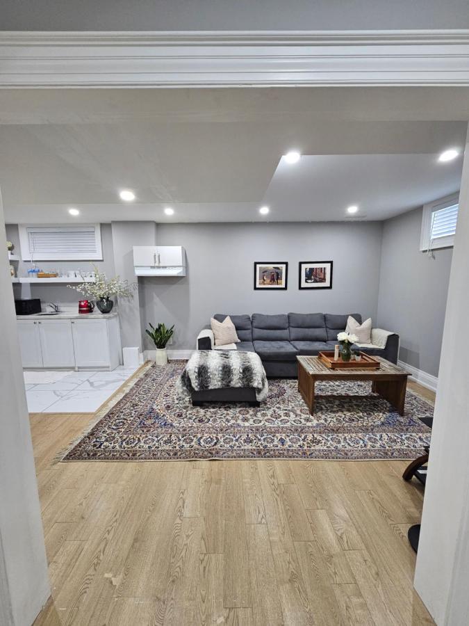 Basement Apartment In Luxury Beach House Toronto Exterior foto