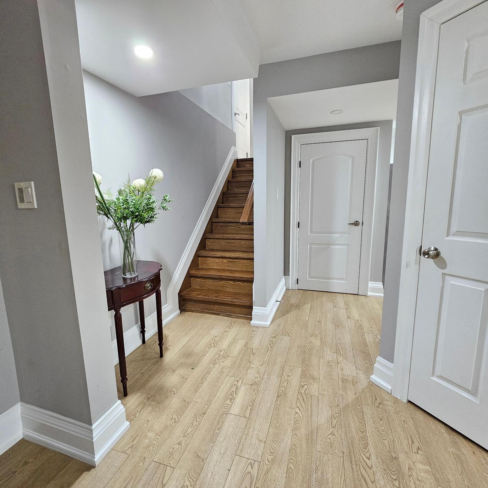 Basement Apartment In Luxury Beach House Toronto Exterior foto